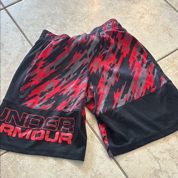 Under Armour Boys Red and Black Athletic Shorts Size Small - Picture 2 of 3